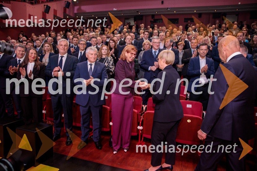  ... ;  ... ;  Vesna Nahtigal, generalna direktorica GZS; dr. Nataša Pirc Musar, predsednica Republike SlovenijePodelitev 57. Nagrad GZS za izjemne gospodarske in podjetniške dosežke