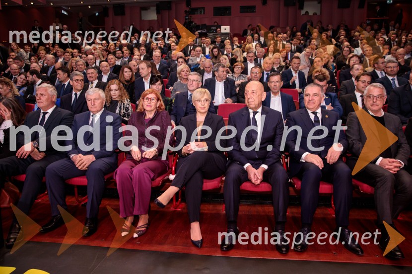  ... ;  Vesna Nahtigal, generalna direktorica GZS; dr. Nataša Pirc Musar, predsednica Republike Slovenije;  Tibor Šimonka, predsednik Gospodarske zbornice Slovenije ;  Marko Lotrič, predsednik, Državni svet;  Matjaž Han, minister za gospodarstvo, turizem in športPodelitev 57. Nagrad GZS za izjemne gospodarske in podjetniške dosežke