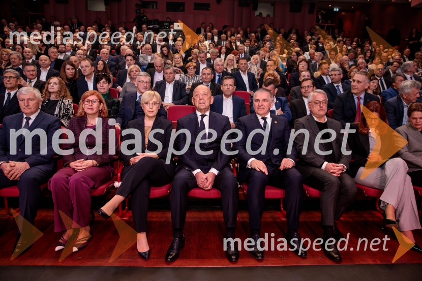  Vesna Nahtigal, generalna direktorica GZS; dr. Nataša Pirc Musar, predsednica Republike Slovenije;  Tibor Šimonka, predsednik Gospodarske zbornice Slovenije ;  Marko Lotrič, predsednik, Državni svet;  Matjaž Han, minister za gospodarstvo, turizem in športPodelitev 57. Nagrad GZS za izjemne gospodarske in podjetniške dosežke