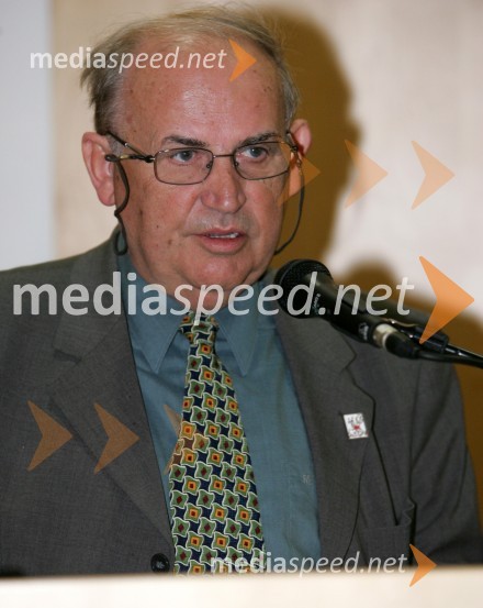 Red. prof. dr. Karel JezernikUniverza v Mariboru, promocija doktorjev znanosti