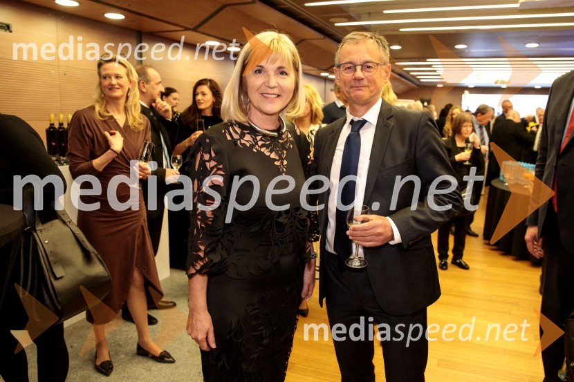  Medeja Lončar, direktorica Siemens Slovenija ter pobudnica izbora Inženirka leta;  Nenad Šutanovac, direktor Združenja GZS za informatiko in telekomunikacijePodelitev 57. Nagrad GZS za izjemne gospodarske in podjetniške dosežke