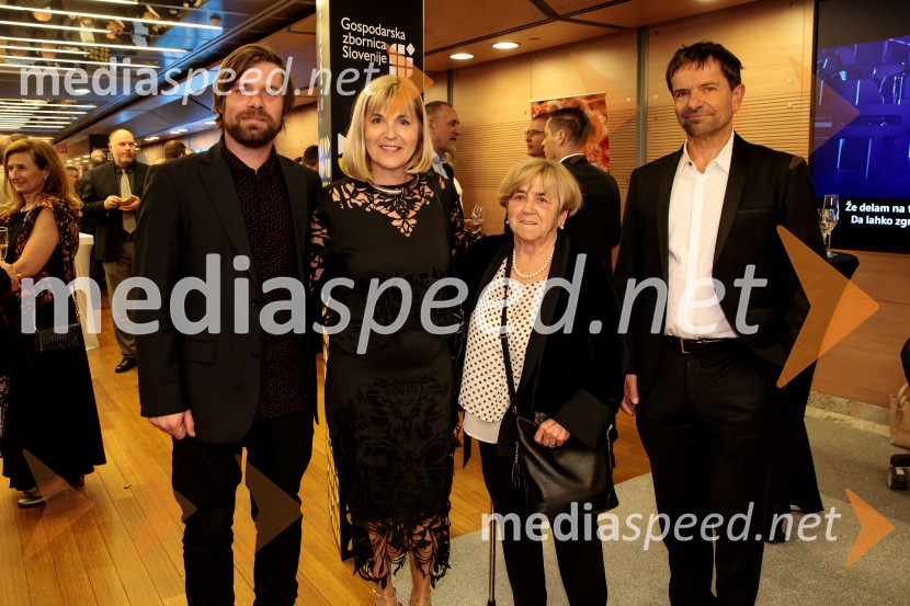  ... ;  Medeja Lončar, direktorica Siemens Slovenija ter pobudnica izbora Inženirka leta;  ... ;  ... Podelitev 57. Nagrad GZS za izjemne gospodarske in podjetniške dosežke