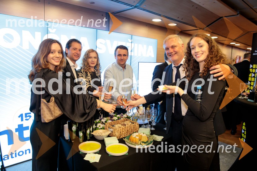  Ališka Kuster;  ... ;  Damjana Meško Kuster;  ... ;  Milan Kuster, I-vent d.o.o.;  ... Podelitev 57. Nagrad GZS za izjemne gospodarske in podjetniške dosežke