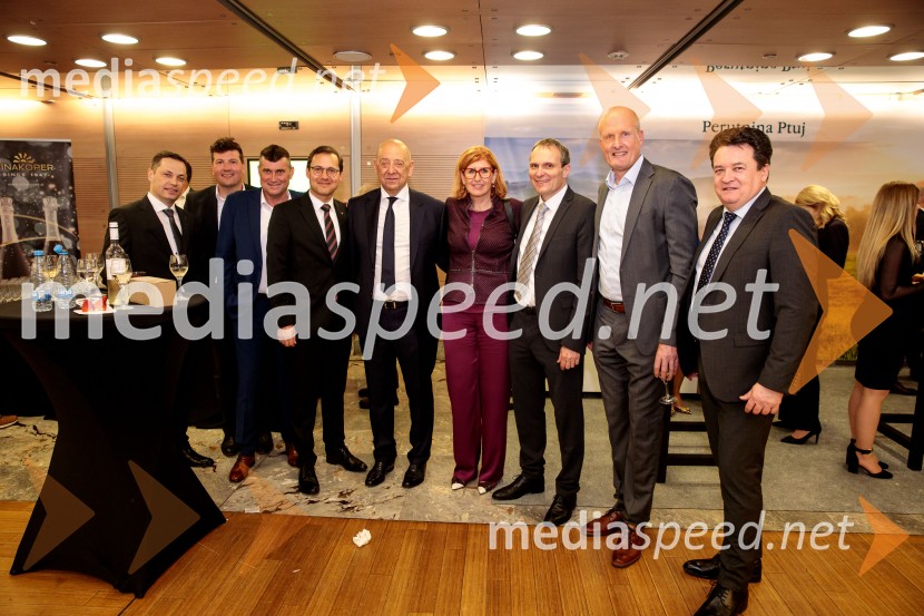  ... ;  ... ;  ... ;  Tibor Šimonka, predsednik Gospodarske zbornice Slovenije ;  Vesna Nahtigal, generalna direktorica GZS;  ... ;  ... ;  ... Podelitev 57. Nagrad GZS za izjemne gospodarske in podjetniške dosežke