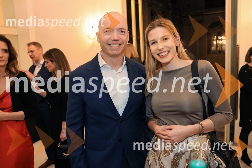  Urban Lapajne, Tovarna Podjemov;  ... Managerski kulturni večer