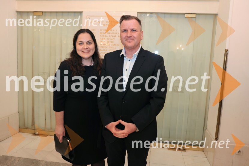 dr. Simon Rečnik, direktor Trdnih izdelkov in član uprave Leka d.d.;  Urška Šitum Rečnik, zobozdravnica, Dentalni center ZobekManagerski kulturni večer