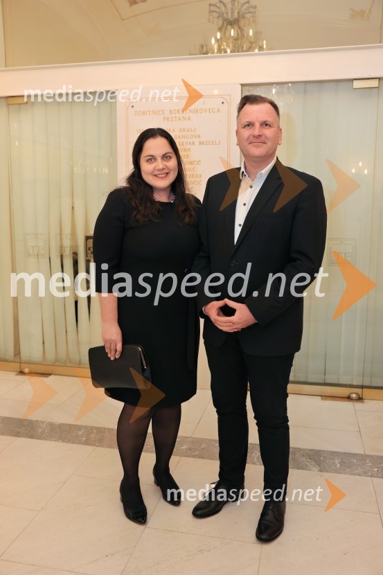  Urška Šitum Rečnik, zobozdravnica, Dentalni center Zobek; dr. Simon Rečnik, direktor Trdnih izdelkov in član uprave Leka d.d.Managerski kulturni večer