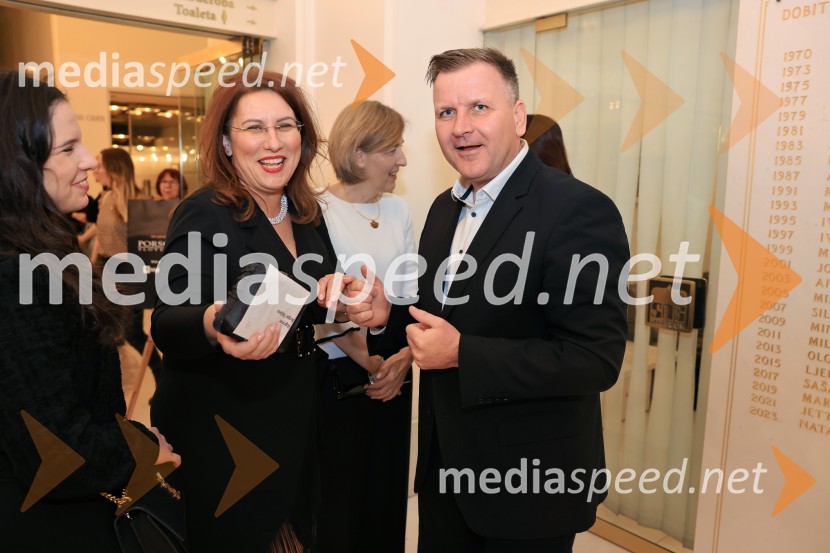  Lucija Burgar;  Tatjana  Vogrinec Burgar, predsednica uprave, Elektro Maribor; dr. Simon Rečnik, direktor Trdnih izdelkov in član uprave Leka d.d.Managerski kulturni večer