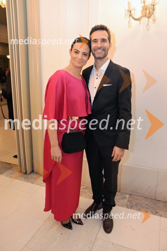  Maja Fesel Kamenik, direktorica, HRM One, d. o. o;  Jernej Fesel Kamenik, IJDManagerski kulturni večer