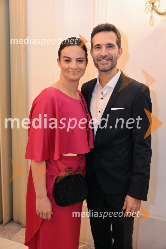  Maja Fesel Kamenik, direktorica, HRM One, d. o. o;  Jernej Fesel Kamenik, IJDManagerski kulturni večer