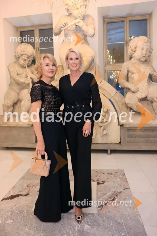  Nevenka Črešnar Pergar, lastnica in direktorica podjetja NP Consulting;  Petra Juvančič, izvršna direktorica, Združenje ManagerManagerski kulturni večer