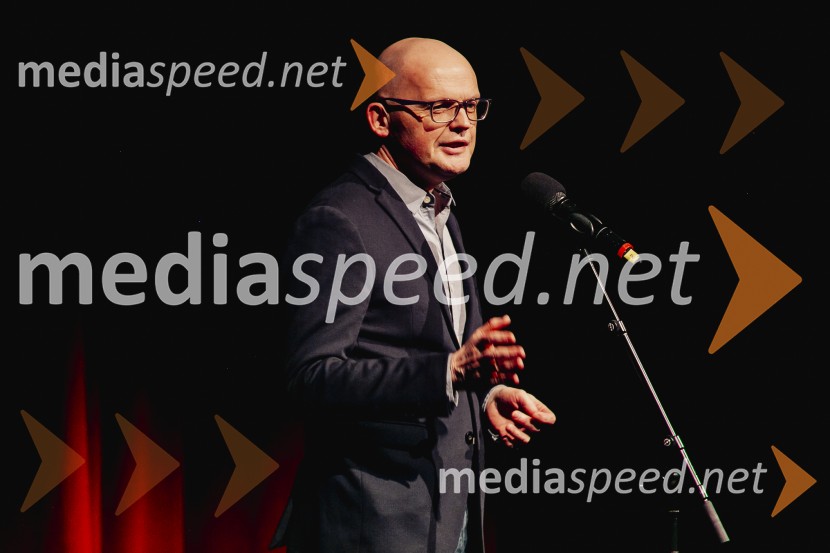  Simon Popek, vodja filmskega programa Cankarjevega doma27. Festival dokumentarnega filma, otvoritev