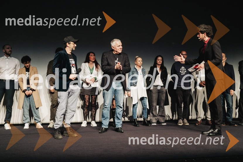  Slobodan Maksimović, režiser;  Zoran Predin, glasbenik;  ... 27. Festival dokumentarnega filma, otvoritev