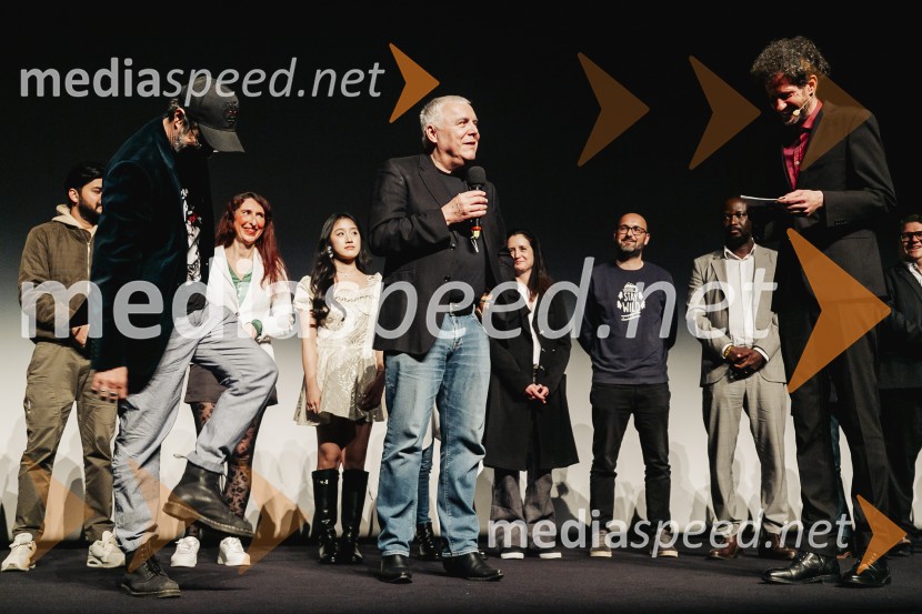  Slobodan Maksimović, režiser;  Zoran Predin, glasbenik;  ... 27. Festival dokumentarnega filma, otvoritev