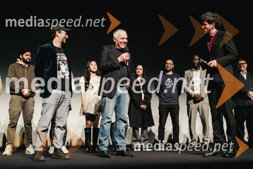  Slobodan Maksimović, režiser;  Zoran Predin, glasbenik;  ... 27. Festival dokumentarnega filma, otvoritev