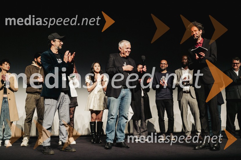  Slobodan Maksimović, režiser;  Zoran Predin, glasbenik;  ... 27. Festival dokumentarnega filma, otvoritev