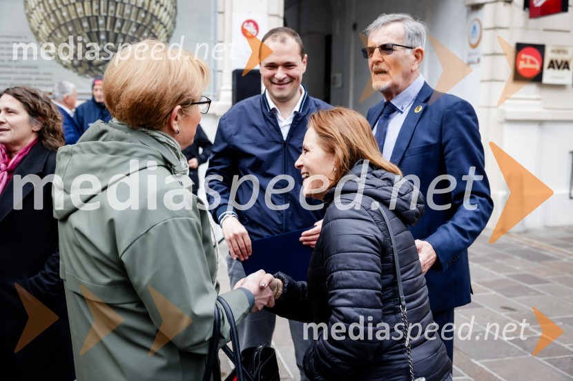 prof. dr. Andreja Žgajnar Gotvajn, dekanja Fakultete za kemijo in kemijsko tehnologijo; dr.  Borut  Stojilković, Direktorat za visoko šolstvo RS;  Dušan Gerlovič, predsednik UAT; prof. dr. Tatjana Košmerl, profesorica na Biotehniški fakulteti v Ljubljani, mentorica zmagovalne ekipe Lidlov mladi vinar 2016Rez vinske trte akademika dr. Antona Trstenjaka