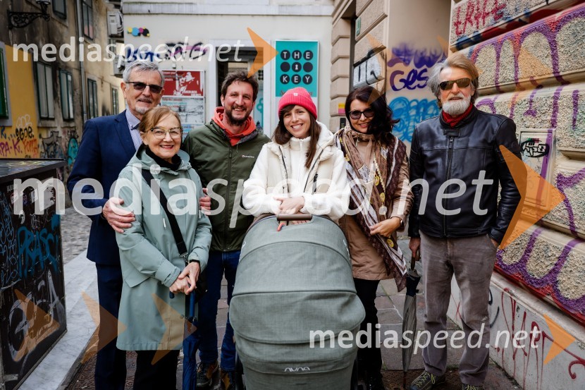  Dušan Gerlovič, predsednik UAT;  Amalija - Malči Mikša Jelen, novinarka;  Gregor  Čuden;  Nina Slovenc;  Maja Slovenc, Univerza v Ljubljani;  Franc Mikša, diplomatRez vinske trte akademika dr. Antona Trstenjaka