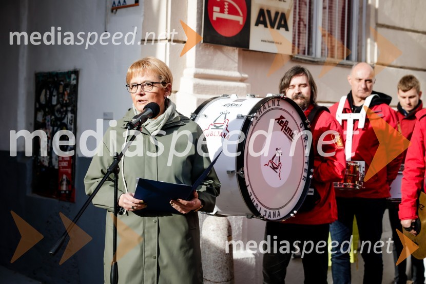prof. dr. Andreja Žgajnar Gotvajn, dekanja Fakultete za kemijo in kemijsko tehnologijoRez vinske trte akademika dr. Antona Trstenjaka