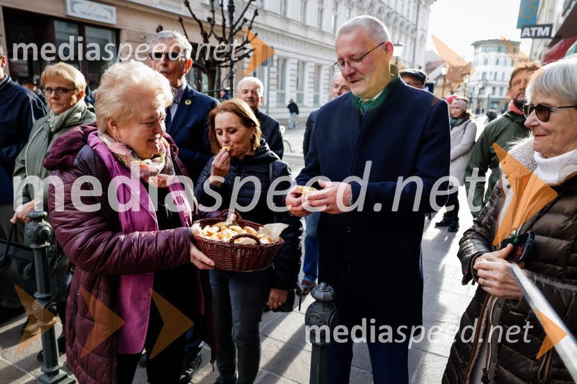  Dragica  Florjančič, Turistično društvo Središče ob Dravi;  Toni   Jelovica , župan Središča ob DraviRez vinske trte akademika dr. Antona Trstenjaka