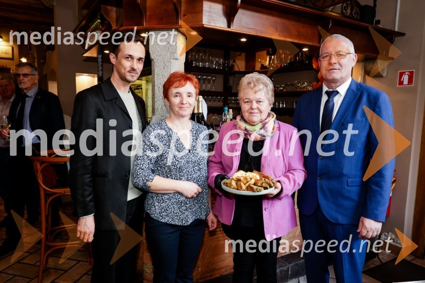  Domen  Obilčnik, kitarist;  Katja  Čurin, Oljarna jeruzalem SAT;  Dragica  Florjančič, Turistično društvo Središče ob Dravi;  Toni   Jelovica , župan Središča ob DraviRez vinske trte akademika dr. Antona Trstenjaka