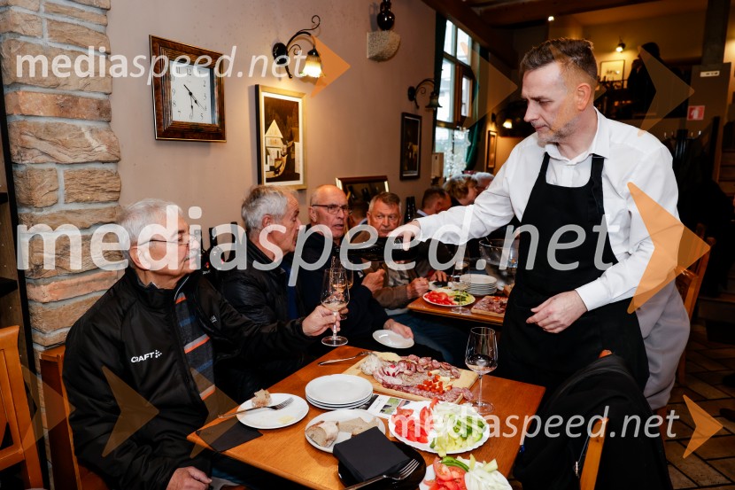  Lado  Leskovar, pevec in ambasador Unicef;  ... ;  ... ;  ... Rez vinske trte akademika dr. Antona Trstenjaka