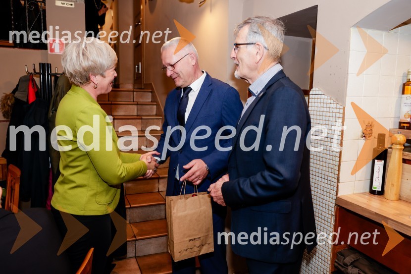  Barbara Božič, voditeljica in svetovalka;  Toni   Jelovica , župan Središča ob Dravi;  Dušan Gerlovič, predsednik UATRez vinske trte akademika dr. Antona Trstenjaka