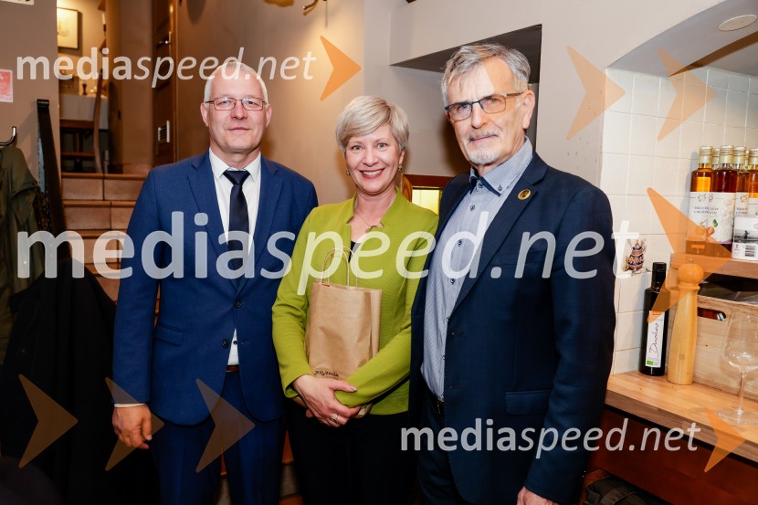  Toni   Jelovica , župan Središča ob Dravi;  ... ;  ... Rez vinske trte akademika dr. Antona Trstenjaka