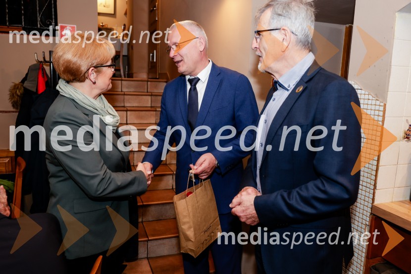  ... ;  Uroš Smolej, igralec;  Dušan Mlakar, režiserRez vinske trte akademika dr. Antona Trstenjaka