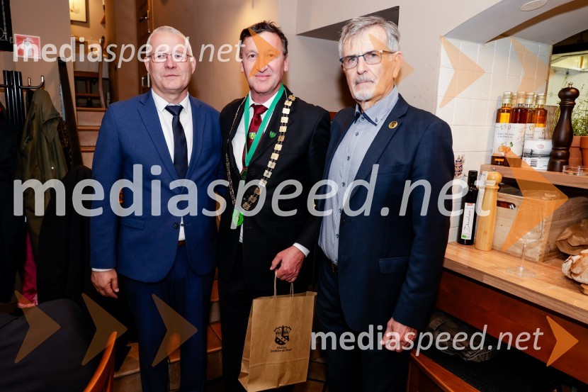  Toni   Jelovica , župan Središča ob Dravi;  Matjaž  Kiler, vinski konzul;  Dušan Gerlovič, predsednik UATRez vinske trte akademika dr. Antona Trstenjaka