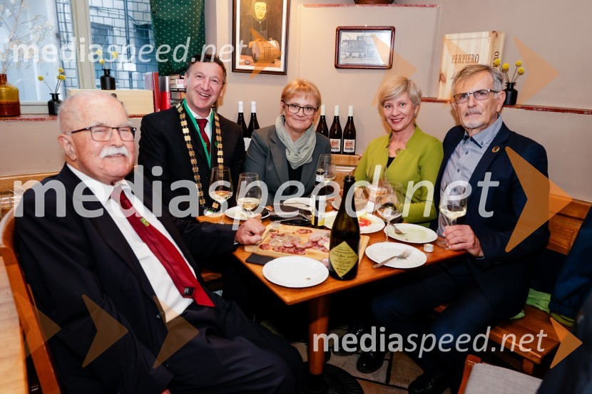  Boštjan  Žekš, slovenski fizik, akademik in politik;  Matjaž  Kiler, vinski konzul; prof. dr. Andreja Žgajnar Gotvajn, dekanja Fakultete za kemijo in kemijsko tehnologijo;  Barbara Božič, voditeljica in svetovalka;  Dušan Gerlovič, predsednik UATRez vinske trte akademika dr. Antona Trstenjaka