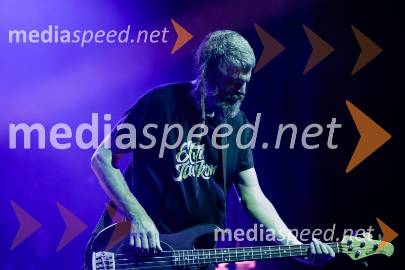  Erik Makuc-Slavc, bas kitara, skupina Elvis JacksonPredstavitev novega albuma zasedbe Elvis Jackson