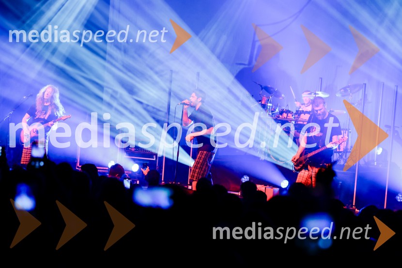  Marty  Favento, kitara, skupina Elvis Jackson;  David  Kovšca – Buda, pevec skupine Elvis Jackson;  Erik Makuc-Slavc, bas kitara, skupina Elvis JacksonPredstavitev novega albuma zasedbe Elvis Jackson