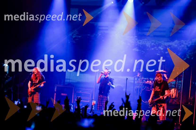  Marty  Favento, kitara, skupina Elvis Jackson;  David  Kovšca – Buda, pevec skupine Elvis Jackson;  Erik Makuc-Slavc, bas kitara, skupina Elvis JacksonPredstavitev novega albuma zasedbe Elvis Jackson