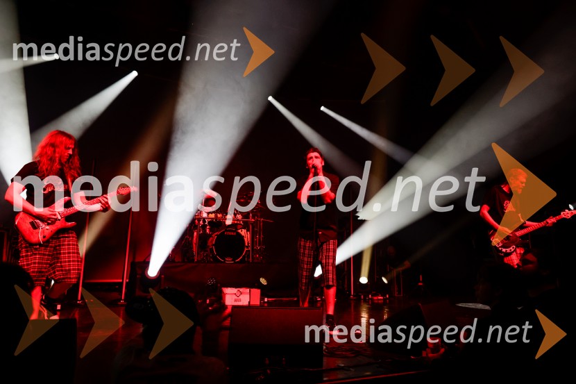  Marty  Favento, kitara, skupina Elvis Jackson;  David  Kovšca – Buda, pevec skupine Elvis Jackson;  Erik Makuc-Slavc, bas kitara, skupina Elvis JacksonPredstavitev novega albuma zasedbe Elvis Jackson