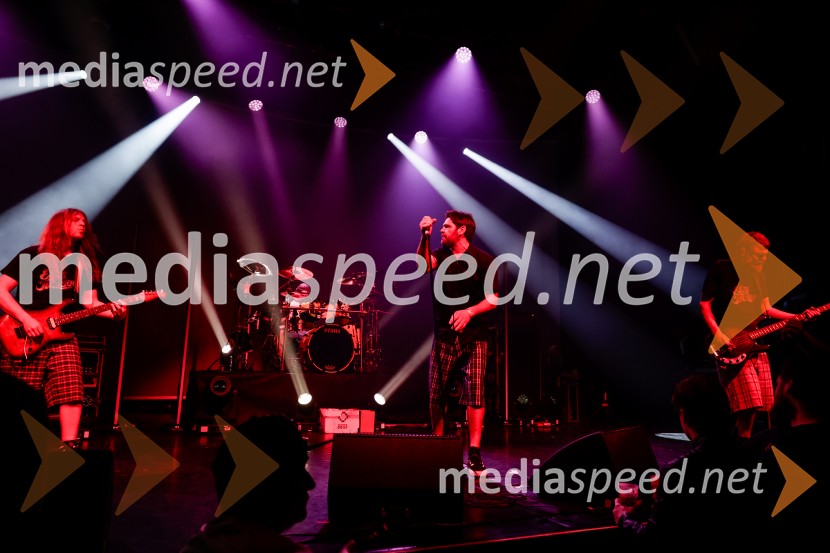  Marty  Favento, kitara, skupina Elvis Jackson;  David  Kovšca – Buda, pevec skupine Elvis Jackson;  Erik Makuc-Slavc, bas kitara, skupina Elvis JacksonPredstavitev novega albuma zasedbe Elvis Jackson