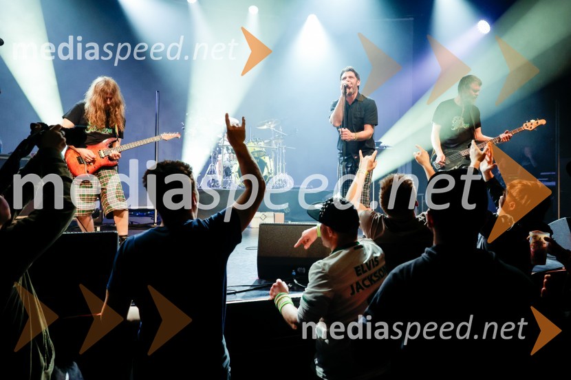  Marty  Favento, kitara, skupina Elvis Jackson;  David  Kovšca – Buda, pevec skupine Elvis Jackson;  Erik Makuc-Slavc, bas kitara, skupina Elvis JacksonPredstavitev novega albuma zasedbe Elvis Jackson