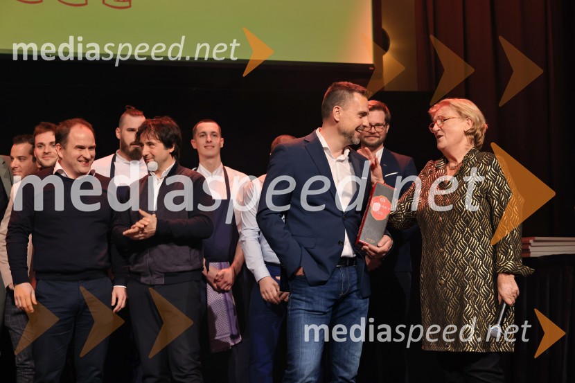  Igor Jagodic, kuharski mojster, restavracija Strelec;  Mira Šemić, direktorica, Gault&Millau SlovenijaGAULT&MILLAU podelil nagrade za leto 2025