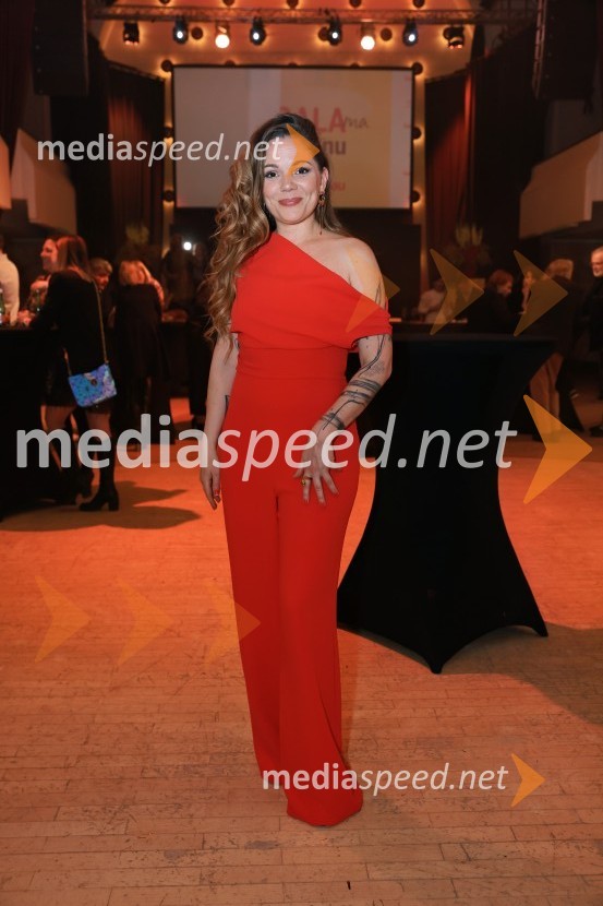  Jana Šušteršič, pevka, zmagovalka šova Slovenija ima talent 2014GAULT&MILLAU podelil nagrade za leto 2025