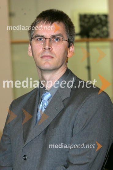 Dr. Tomaž Aljaž, Fakulteta za elektrotehniko in računalništvoUniverza v Mariboru, promocija doktorjev znanosti