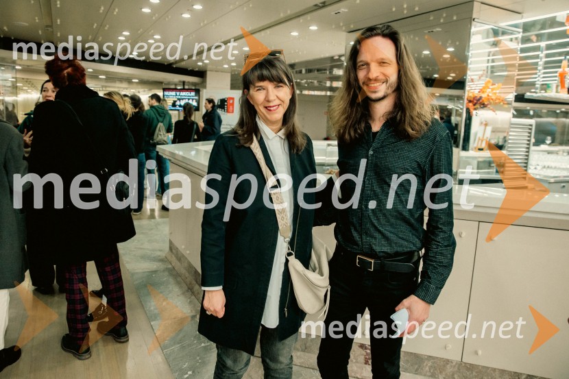  Barbara Rogelj, vodja humanističnega in kulturno-vzgojnega programa, Cankarjev dom;  Peter Baroš, direktor kulturno-umetniškega programa Cankarjevega domaFabula v teoriji s Francisom Fukuyamo, Cankarjev dom