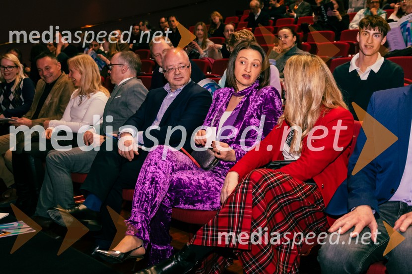 prof. dr. Dejan Verčič,  profesor in vodja Centra za marketing in odnose z javnostmi na Fakulteti za družbene vede v Ljubljani, ter partner in direktor za znanje, Herman & partnerji d.o.o.;  ... ;  ... Fabula v teoriji s Francisom Fukuyamo, Cankarjev dom