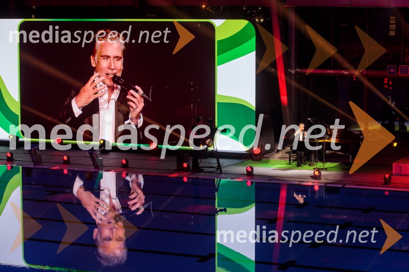  Jan Plestenjak, pevecOdprtje Športnega centra Ilirija