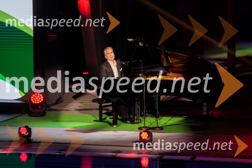  Jan Plestenjak, pevecOdprtje Športnega centra Ilirija