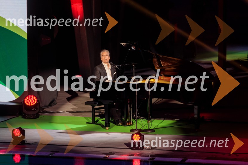  Jan Plestenjak, pevecOdprtje Športnega centra Ilirija