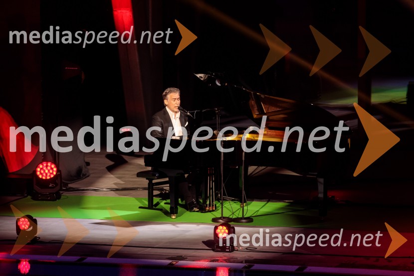  Jan Plestenjak, pevecOdprtje Športnega centra Ilirija