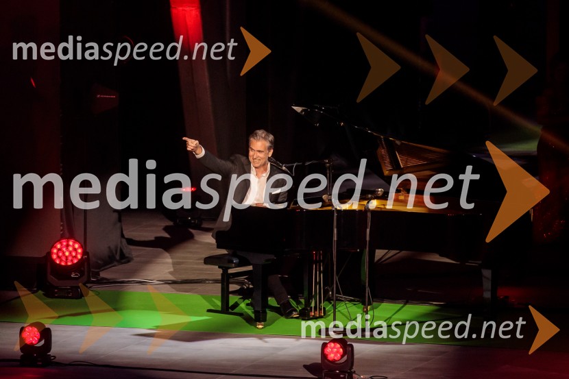  Jan Plestenjak, pevecOdprtje Športnega centra Ilirija