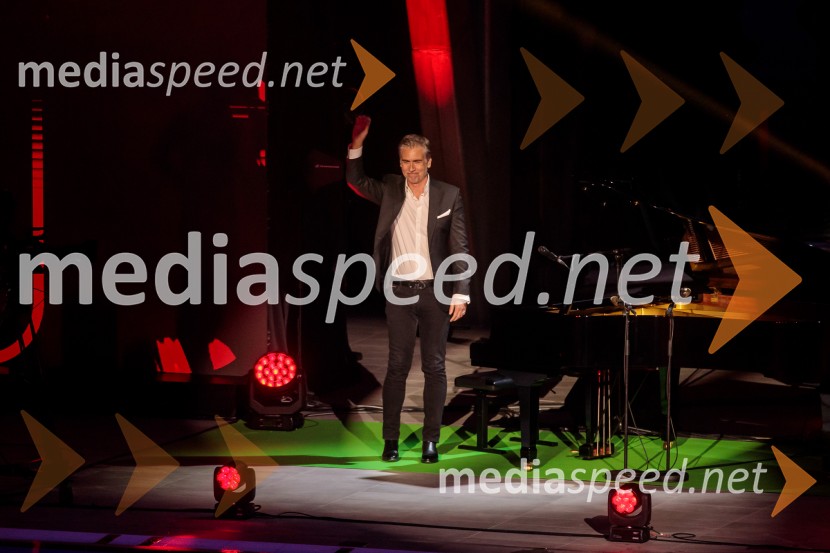  Jan Plestenjak, pevecOdprtje Športnega centra Ilirija