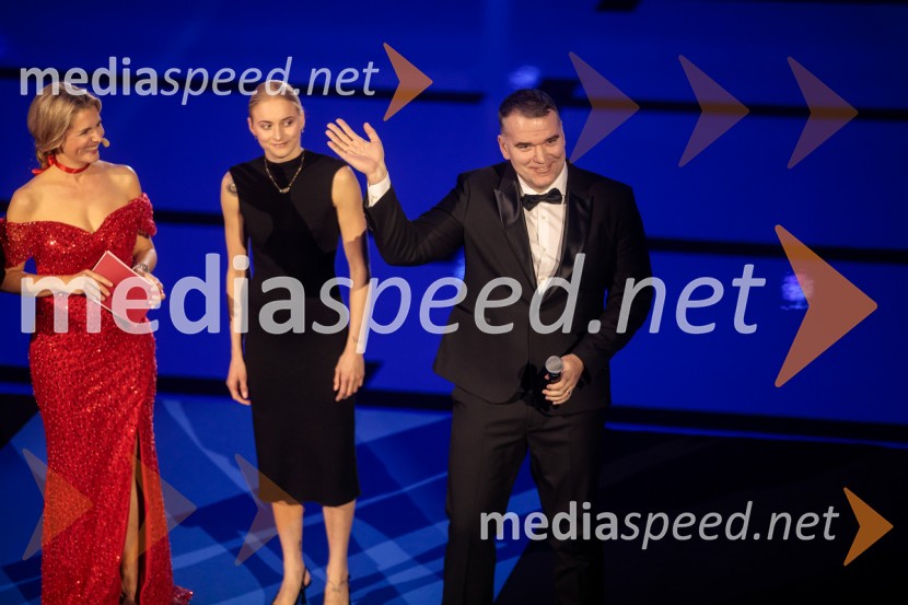  Bernarda Žarn, voditeljica;  Neža Klančar, plavalka;  Peter Mankoč, slovenski plavalecOdprtje Športnega centra Ilirija