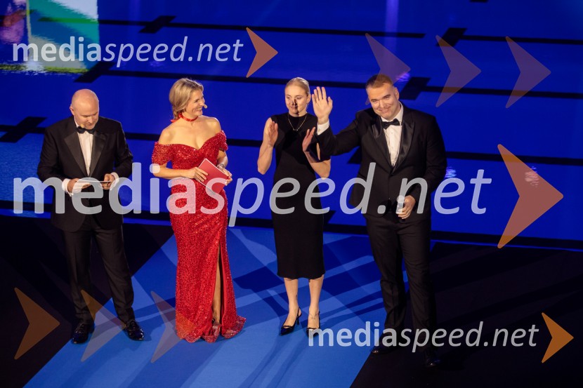  Anže Bašelj, voditelj;  Bernarda Žarn, voditeljica;  Neža Klančar, plavalka;  Peter Mankoč, slovenski plavalecOdprtje Športnega centra Ilirija